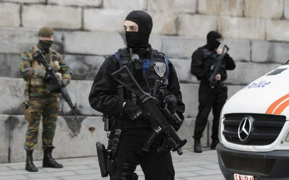 Brussels shuts down public transport as Belgium raises terror threat ...