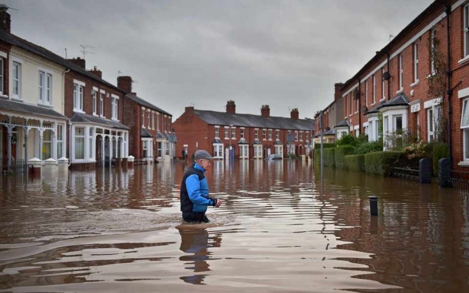 UK floods Hundreds forced to flee their homes in West Yorkshire and