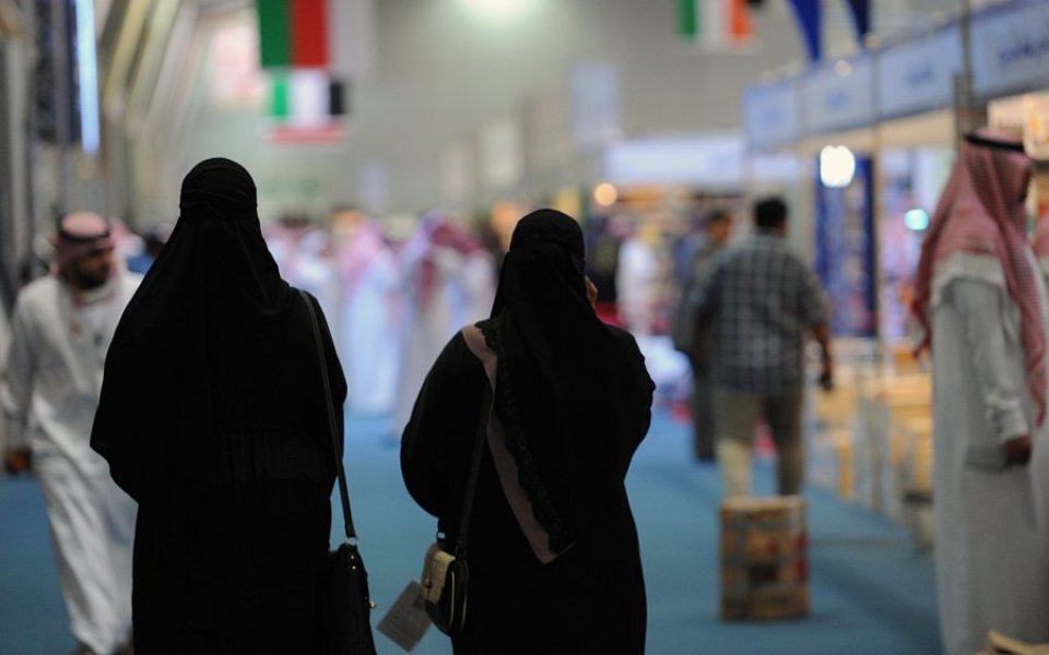 Saudi Arabia allows women to vote for the first time ever