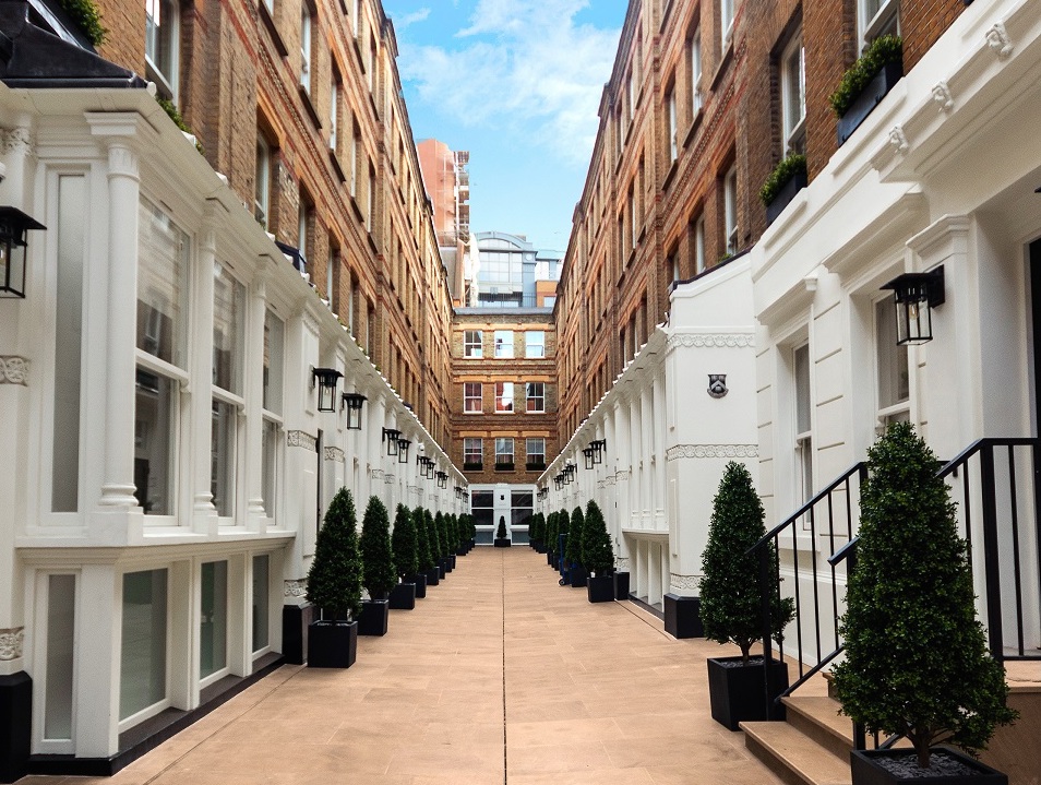 This modern mews house is hidden in the heart of London's legal district