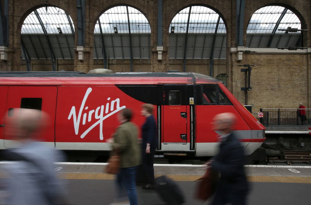 Поезд из Парижа в Лондон. Прага Лондон поезд. Virgin Trains. Поезд Прага Лондон маршрут.