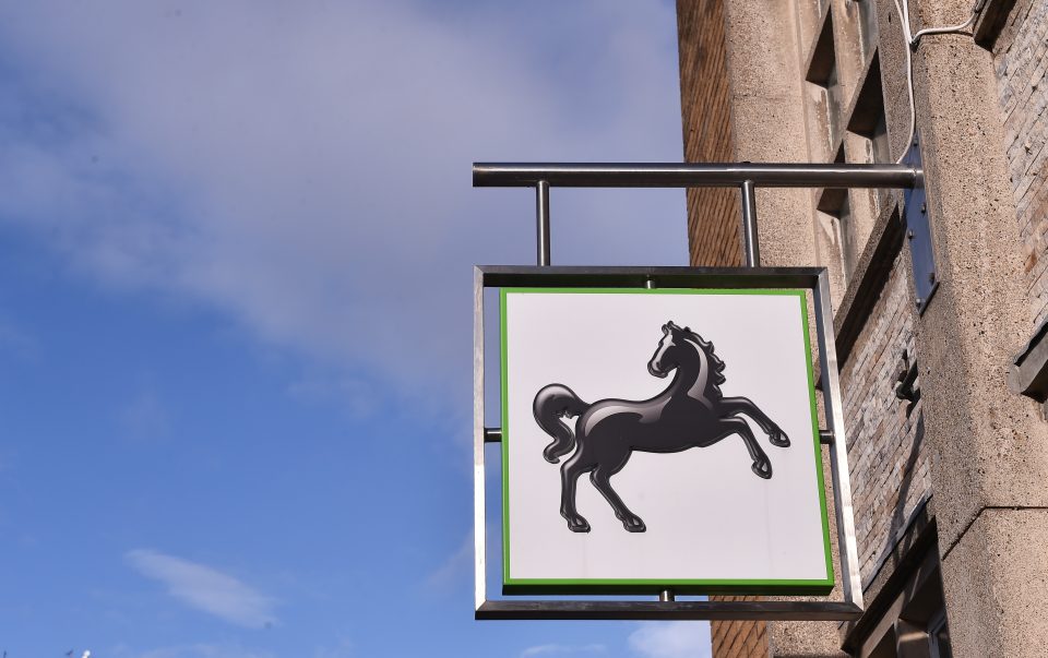 Lloyds Ramps Up Cost Cutting Measures Axing 1 000 More Jobs Cityam