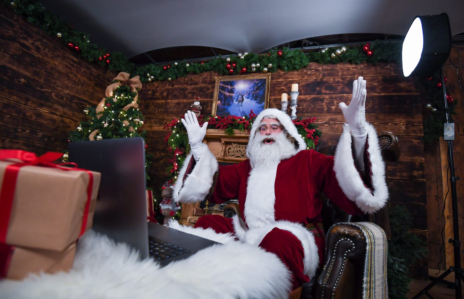 Should investors ho-ho-hope for a FTSE 100 Santa rally?