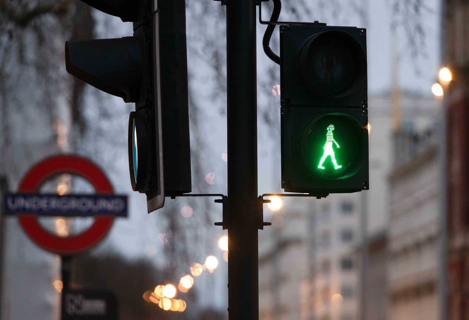 Day: gives green light to traffic-light women
