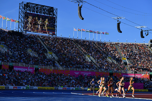 BIRMINGHAM, ENGLAND - AUGUST 07: Athletes compete during the Women's 1500m Final on day ten of the Birmingham 2022 Commonwealth Games at Alexander Stadium on August 07, 2022 on the Birmingham, England. (Photo by Tom Dulat/Getty Images)