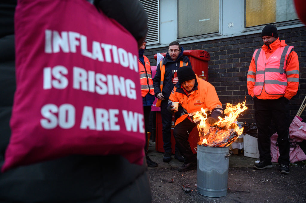 London braced for transport chaos as Christmas Eve train strike begins