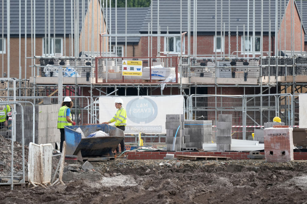 Recession spreads to British builders as layoffs rise