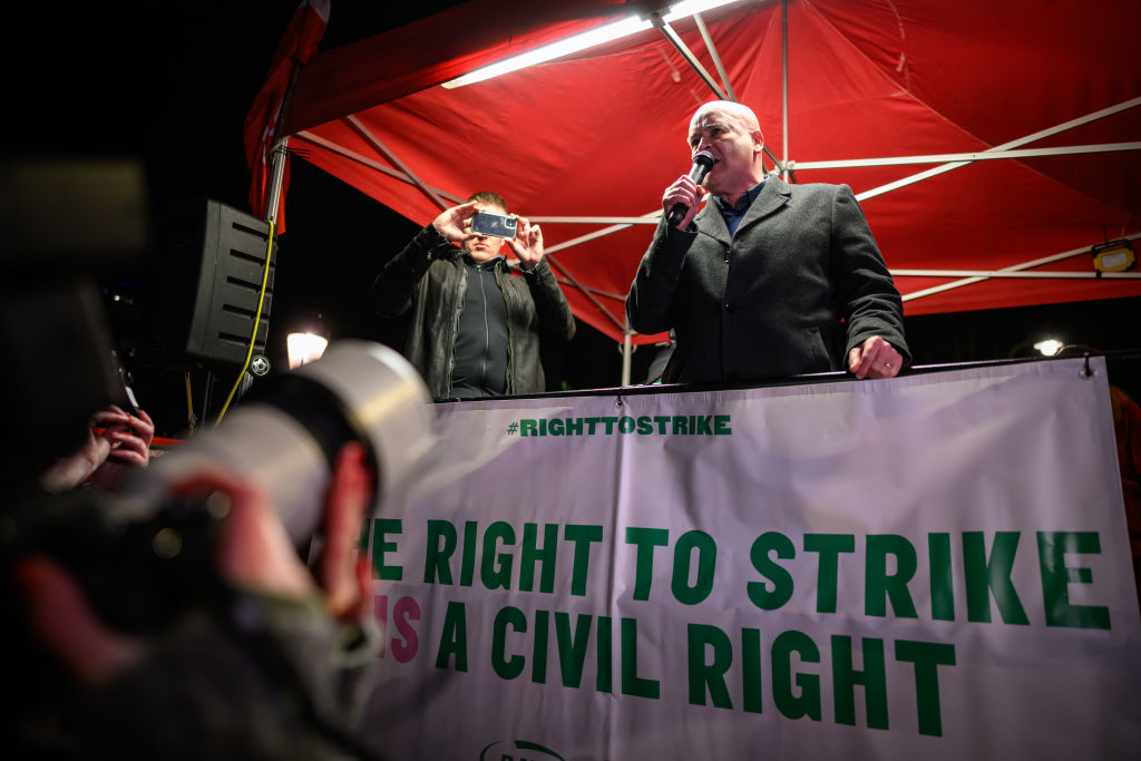 Network Rail makes new offer to RMT in bid to avert more strikes: Pay ...