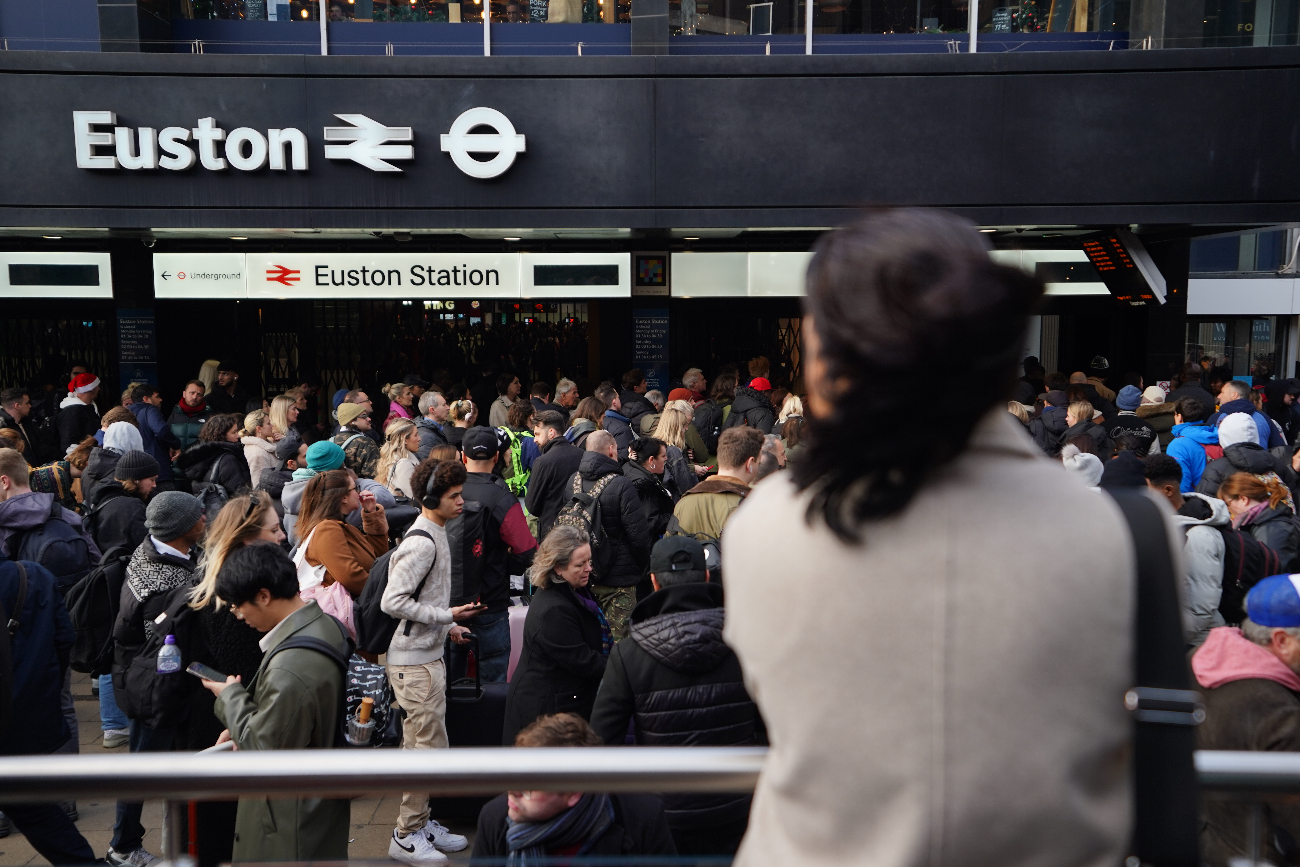 All London Euston trains cancelled in day of rail Christmas chaos