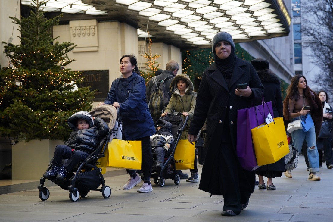 Brits get organised: Last-minute shopper numbers fall again