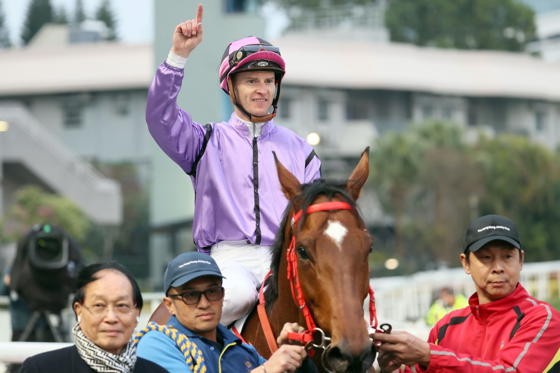 Zac Purton took his seasonal tally to 61 wins with a six-timer at Sha Tin on Sunday