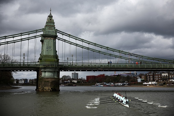 The Boat Race: Who are favourites and where do Oxford and Cambridge race?