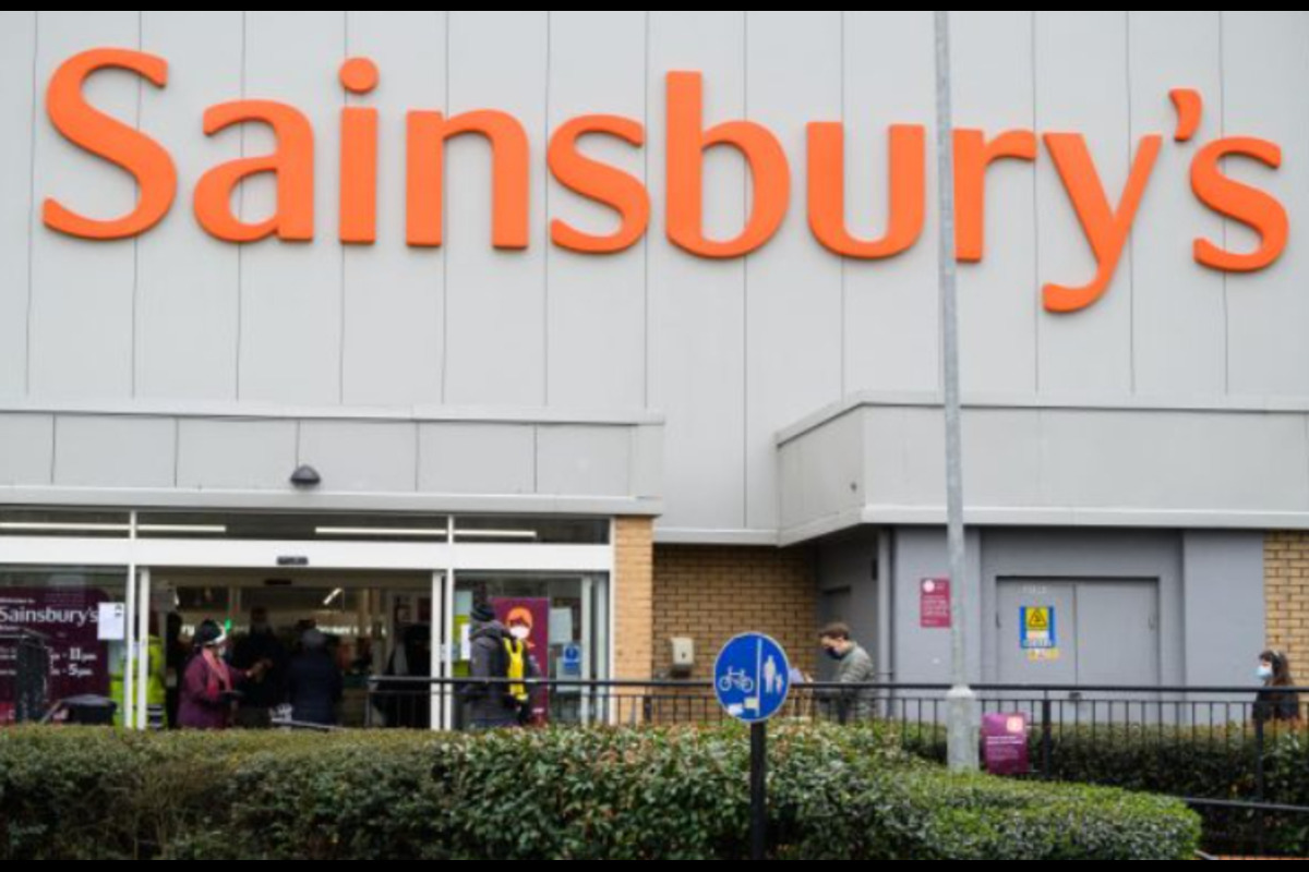 Sainsbury’s predicts profit to exceed £1bn as Aldi price-matching pays off