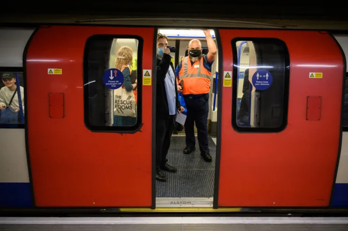 London Underground: Severe delays hit Elizabeth Line all day