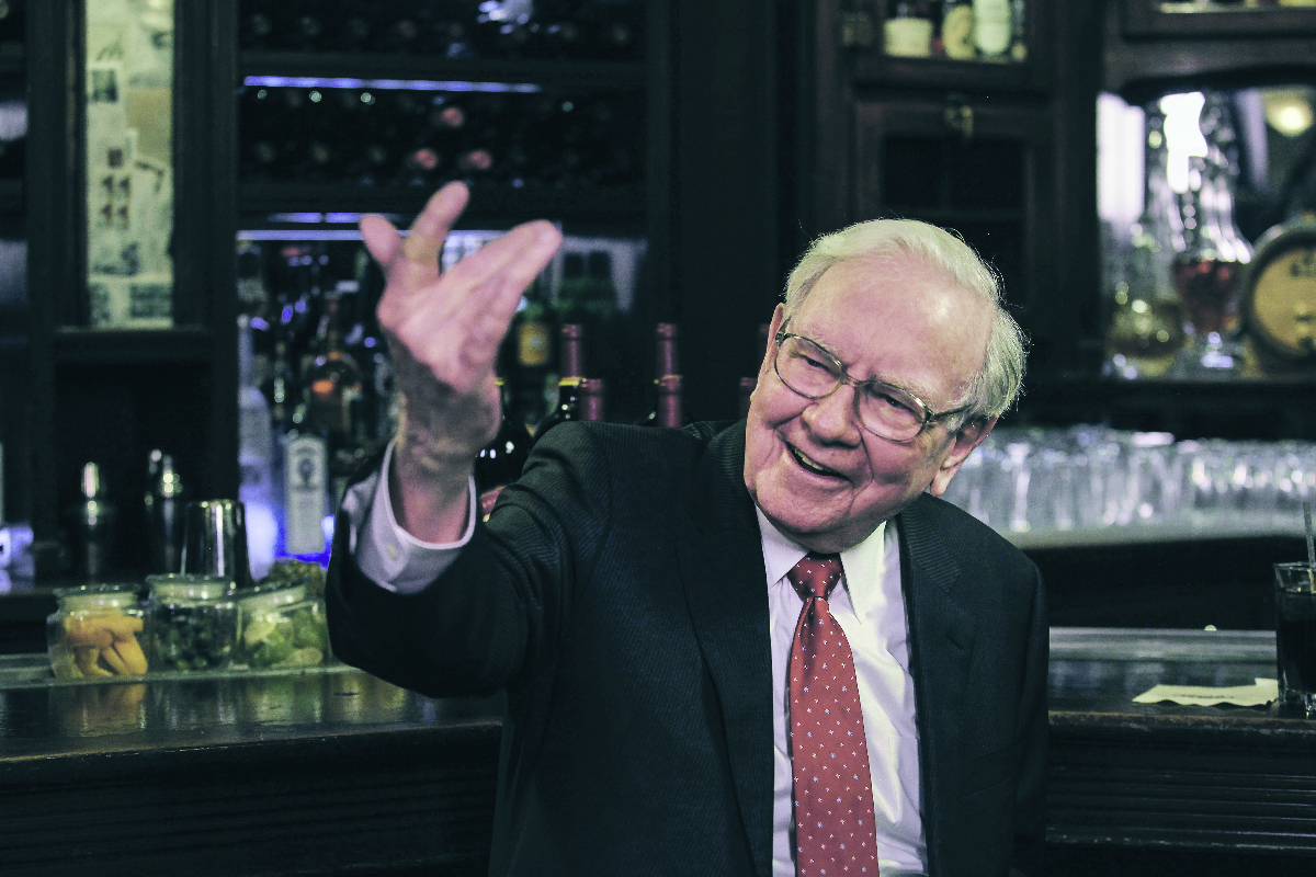 Warren Buffetts Berkshire Hathaway Dumps Half Of Its Apple Stake