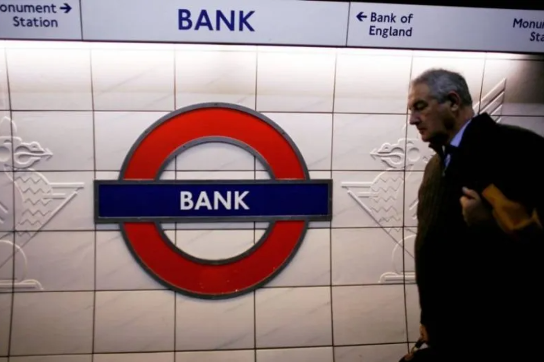 Mobile coverage has been rolled out across TfL's Bank station.