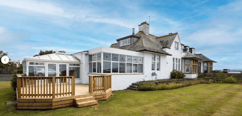 Viewing platform for Royal Troon's 16th hole?