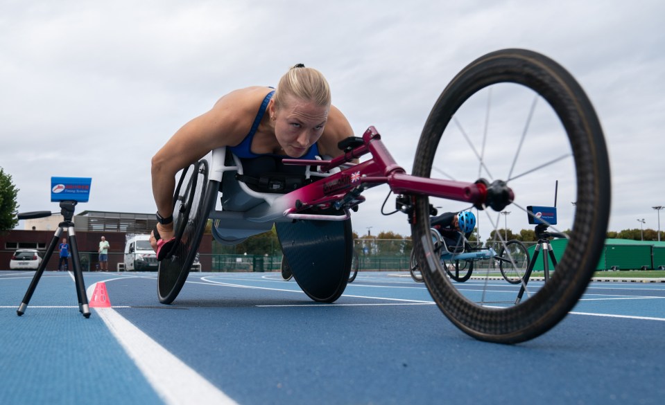 T53 100m, 400m, 800m and 4x100m relay athlete, Sammi Kinghorn at the starting line