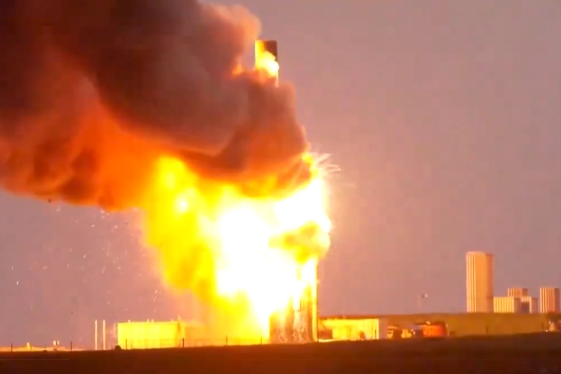 Screenshot from X of the exploding rocket. Credit: @FutureJurvetson)