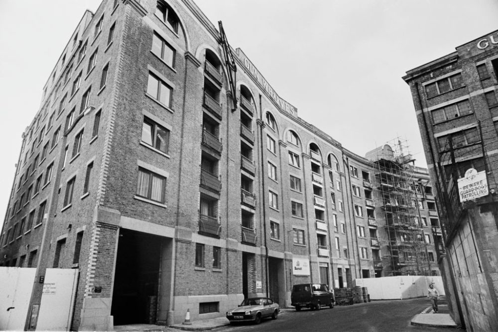 Amazingly, most buildings in Wapping still resemble this photo of Gun Wharves, taken in 1984