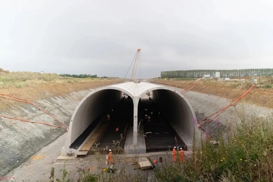 Two tunnel boring machines, needed to drill a 4.5 mile tunnel between West London and Euston, will be delivered from Germany next month. 