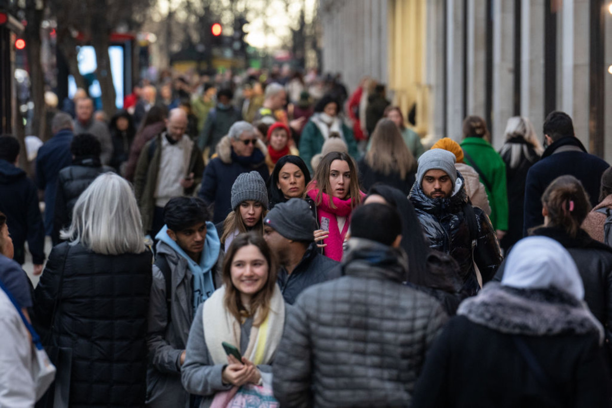 Footfall at UK retailers improves for first time in over a year