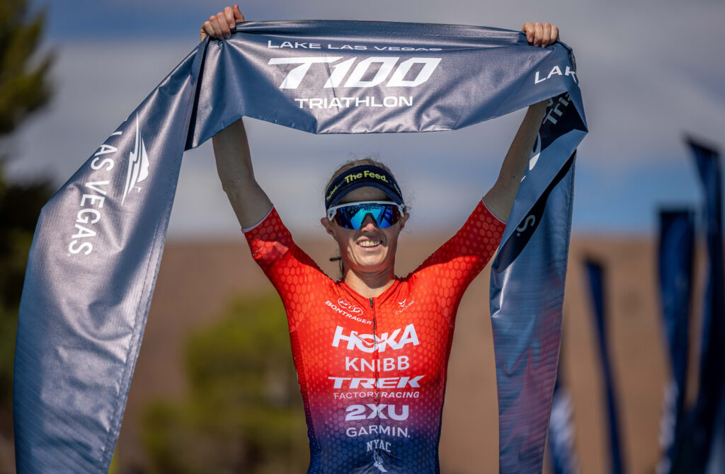 American Taylor Knibb won big at the Lake Las Vegas T100 Triathlon to move within touching distance of a first ever T100 World Championship title.