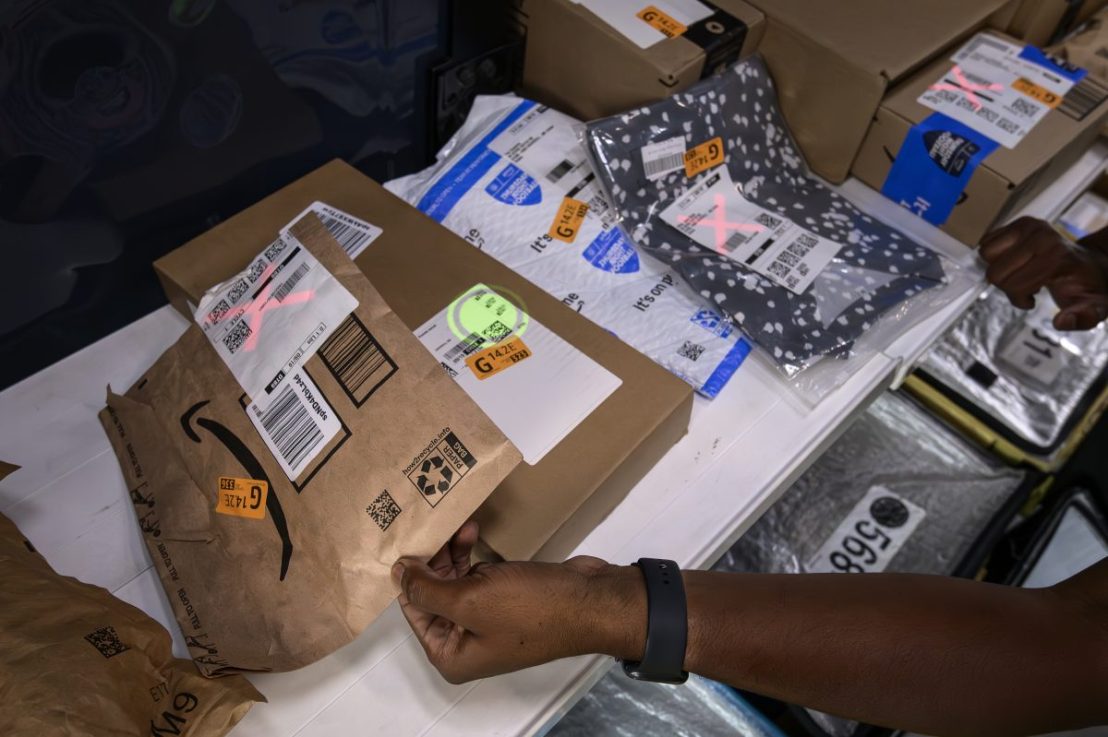 September 19, 2024- Haverhill, MA- Amazon Employee, Bobby uses the new VAPR technology to deliver packages.
 Photo by Faith Ninivaggi for Amazon