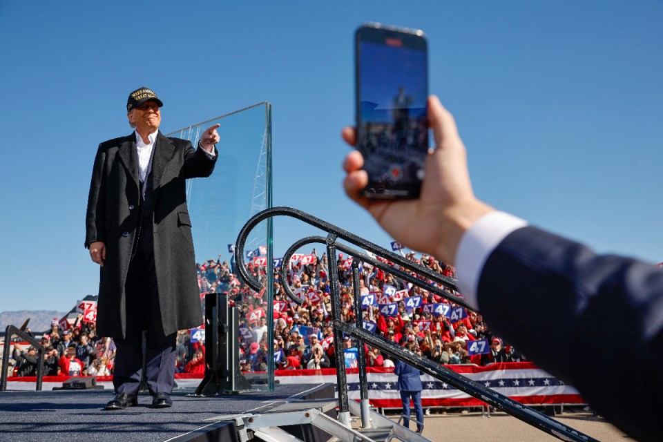 LBUQUERQUE, NEW MEXICO - OCTOBER 31: Republican presidential nominee, former U.S. President Donald Trump arrives to a campaign rally at Albuquerque International Sunport on October 31, 2024 in Albuquerque, New Mexico. With less than a week until Election Day, Trump is campaigning for re-election in New Mexico and the battleground states of Nevada and Arizona on Thursday. (Photo by Chip Somodevilla/Getty Images)