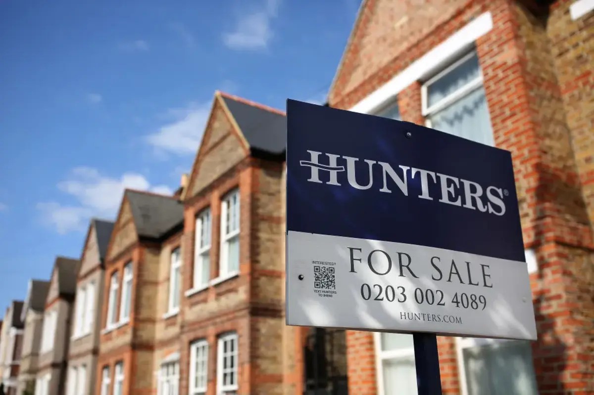 UK housing market returns to growth as north outpaces south