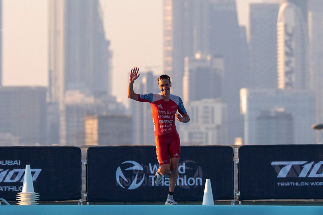 Alistair Brownlee achieved his first podium finish of the season at the Dubai finale of the T100 Triathlon World Tour