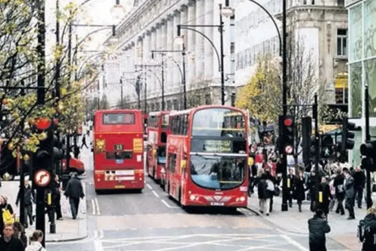 Post-Budget consumer confidence rises in golden quarter boost