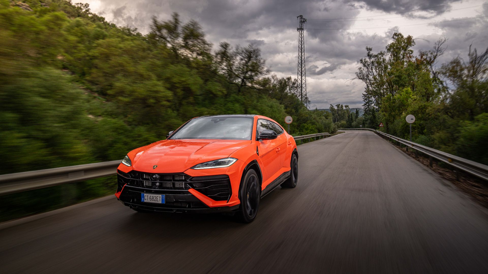 Lamborghini Urus SE 2025 review: The super SUV goes hybrid 