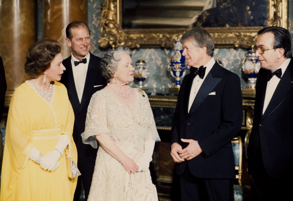 (left to right) Queen Elizabeth II, the Duke of Edinburgh, Queen Elizabeth, the Queen Mother, US President Jimmy Carter and Italian Prime Minister Giulio Andreotti, in the Blue Drawing Room at Buckingham Palace, London. Photo credit should read: PA Wire