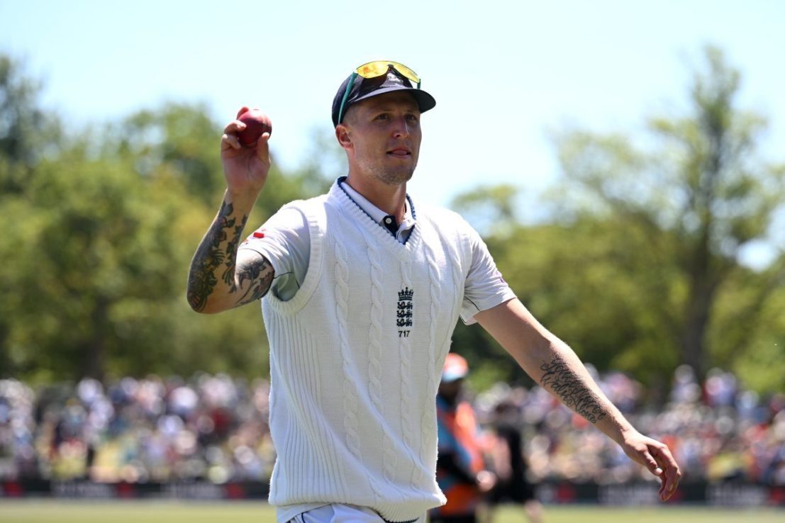 Brydon Carse took combined figures of 10 for 106 to power England to an eight-wicket victory in New Zealand