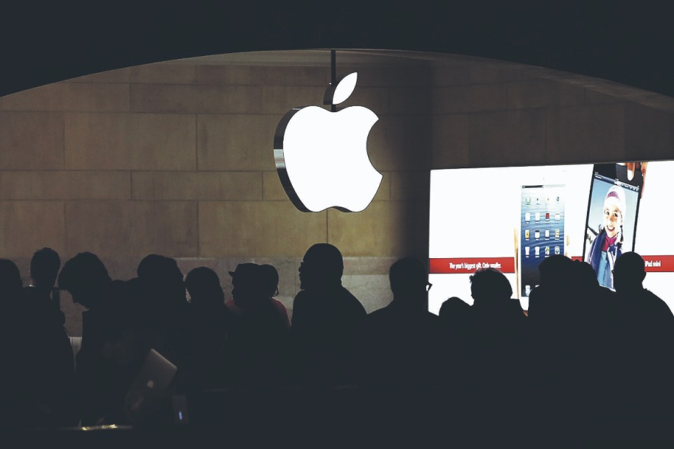 People walk through the Apple retail store in Grand Central Terminal (Photo by Spencer Platt/Getty Images)